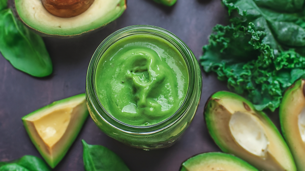 Avokado, Kale ve Ispanak Protein Sallaması: Besleyici Tarif