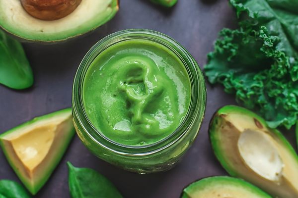 Avokado, Kale ve Ispanak Protein Sallaması: Besleyici Tarif